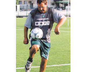 2000 – Paulinho premiado pela UEFA