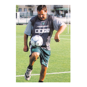 2000 – Paulinho premiado pela UEFA